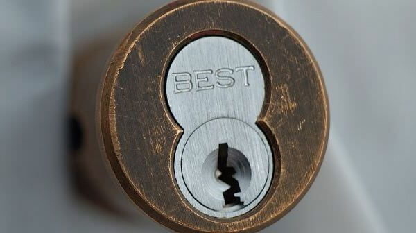 Замена личинки замка входной двери в Зеленограде